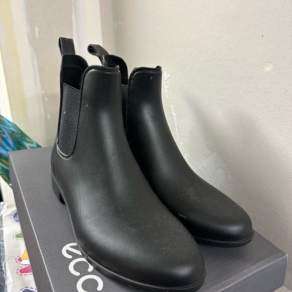 Rain Boots brand new classic black waterproof rain boots never worn new! NWOT - Picture 2 of 4